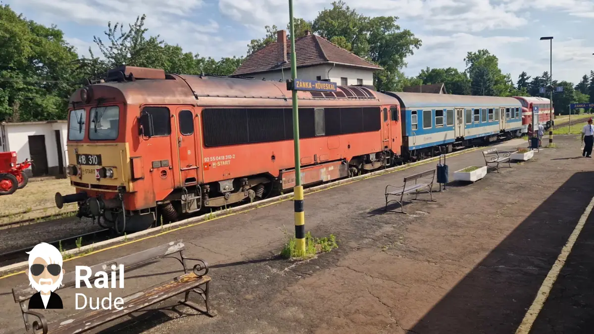 Locomotiva este schimbată în următorul oraș mai mare, Balatonfüred.