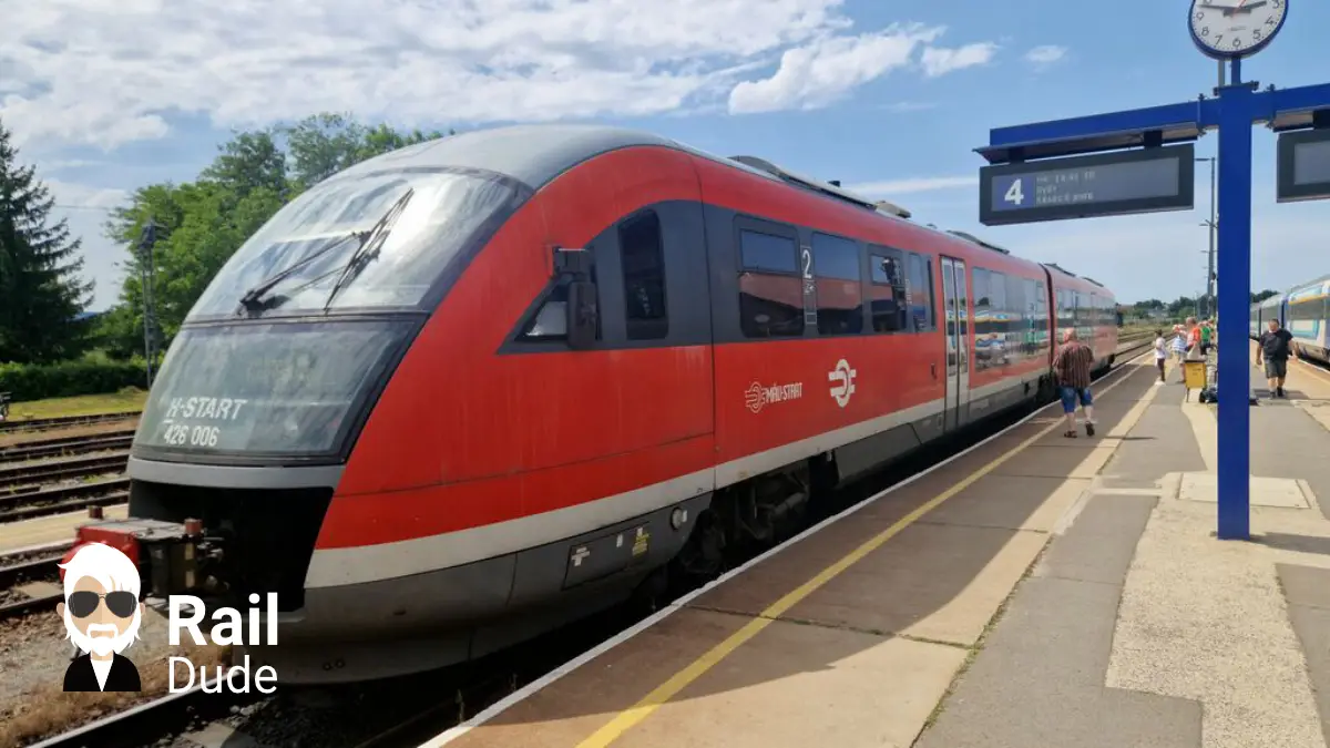 Nu doar la fel la exterior: în afară de sistemul maghiar de protecție a trenurilor și de noile borduri, totul este la fel!